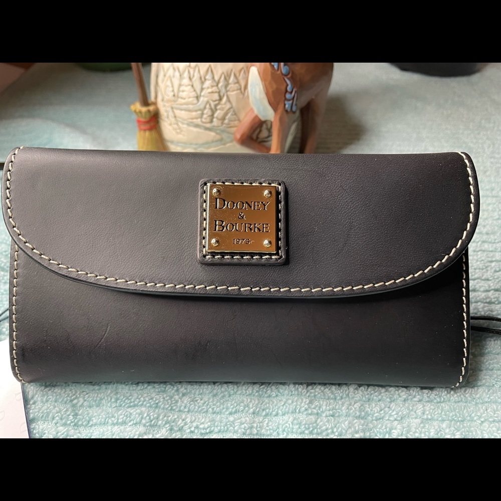Dooney NWT - Black Beacon Continental Clutch